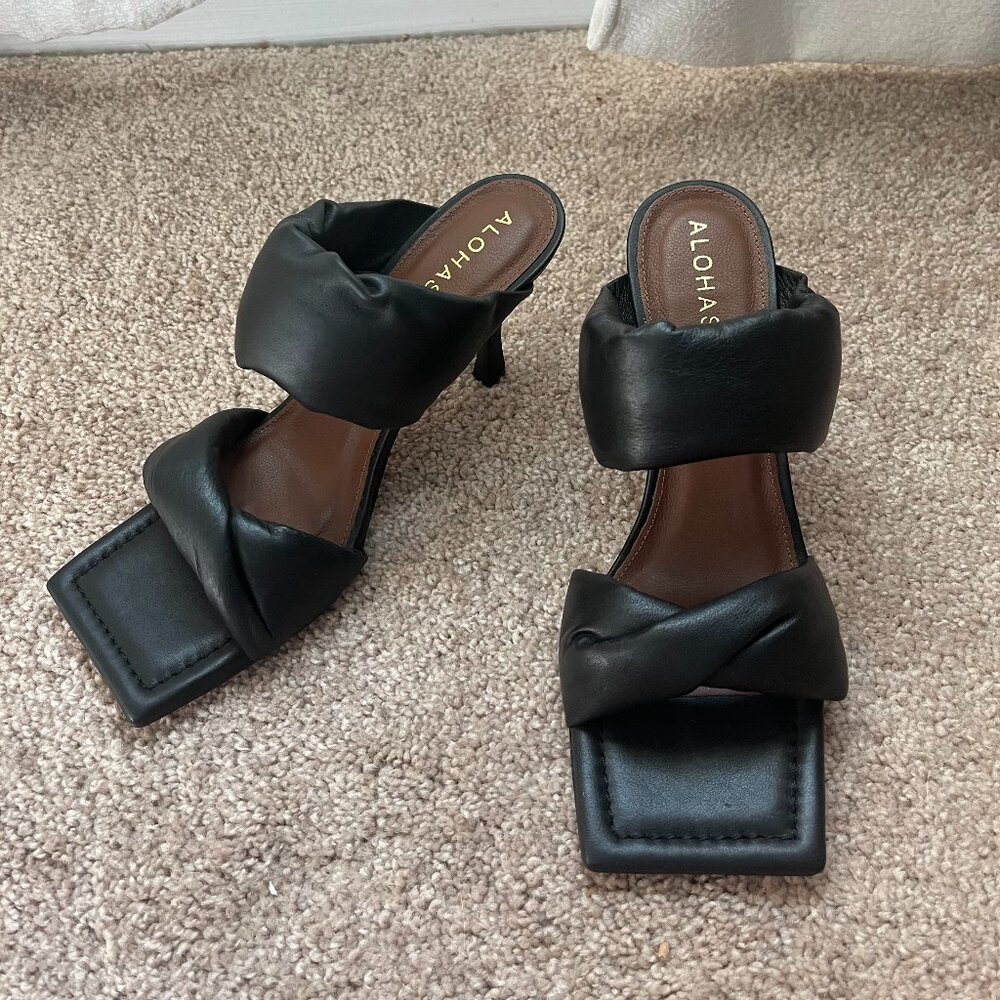 Alohas quilt leather heeled sandals